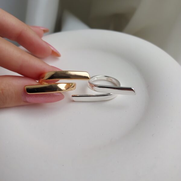 انگشتر دو خط مخالف