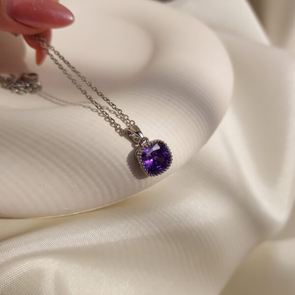 گردنبند تک نگین بنفش