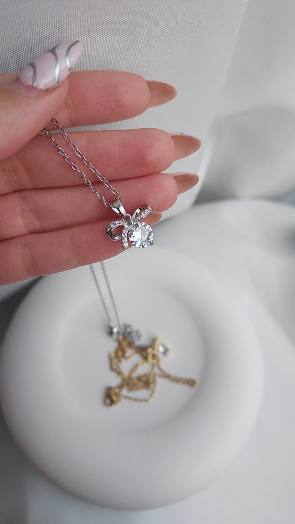 گردنبند پاپیونی کوچک نقره ایی