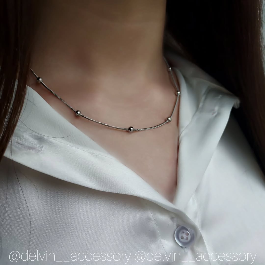 گردنبند گوی نقره ایی