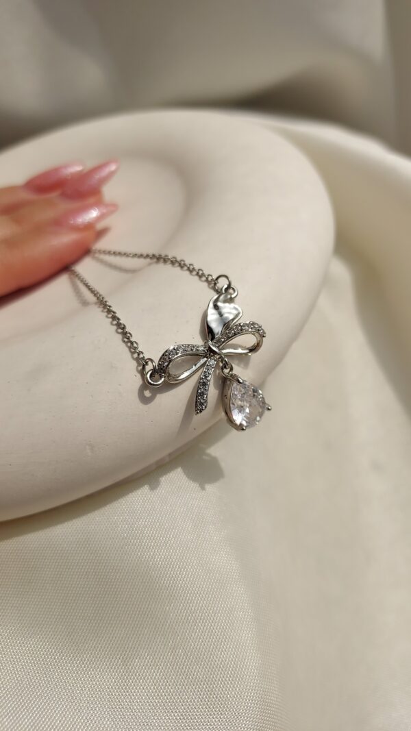 گردنبند پاپیونی