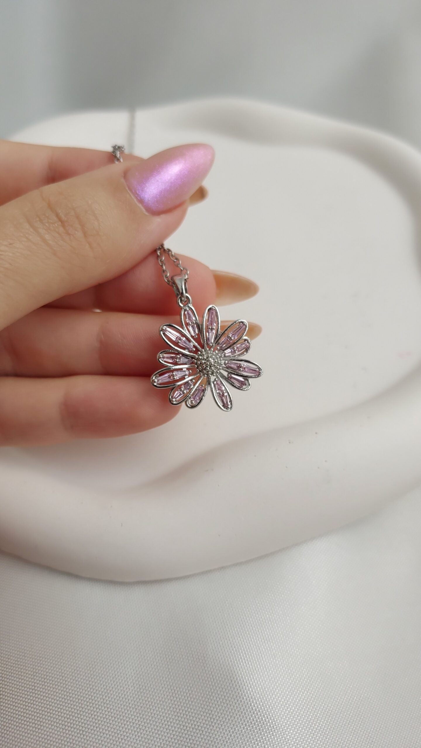 گردنبند گل صورتی