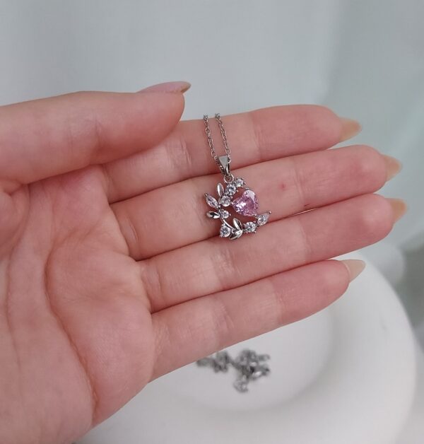 گردنبند صورتی قلب و ماه کوچک