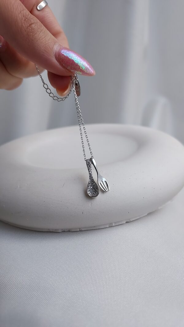 گردنبندقاشق و چنگال