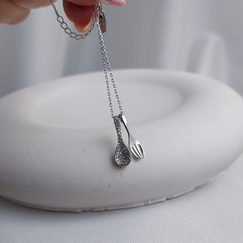 گردنبندقاشق و چنگال