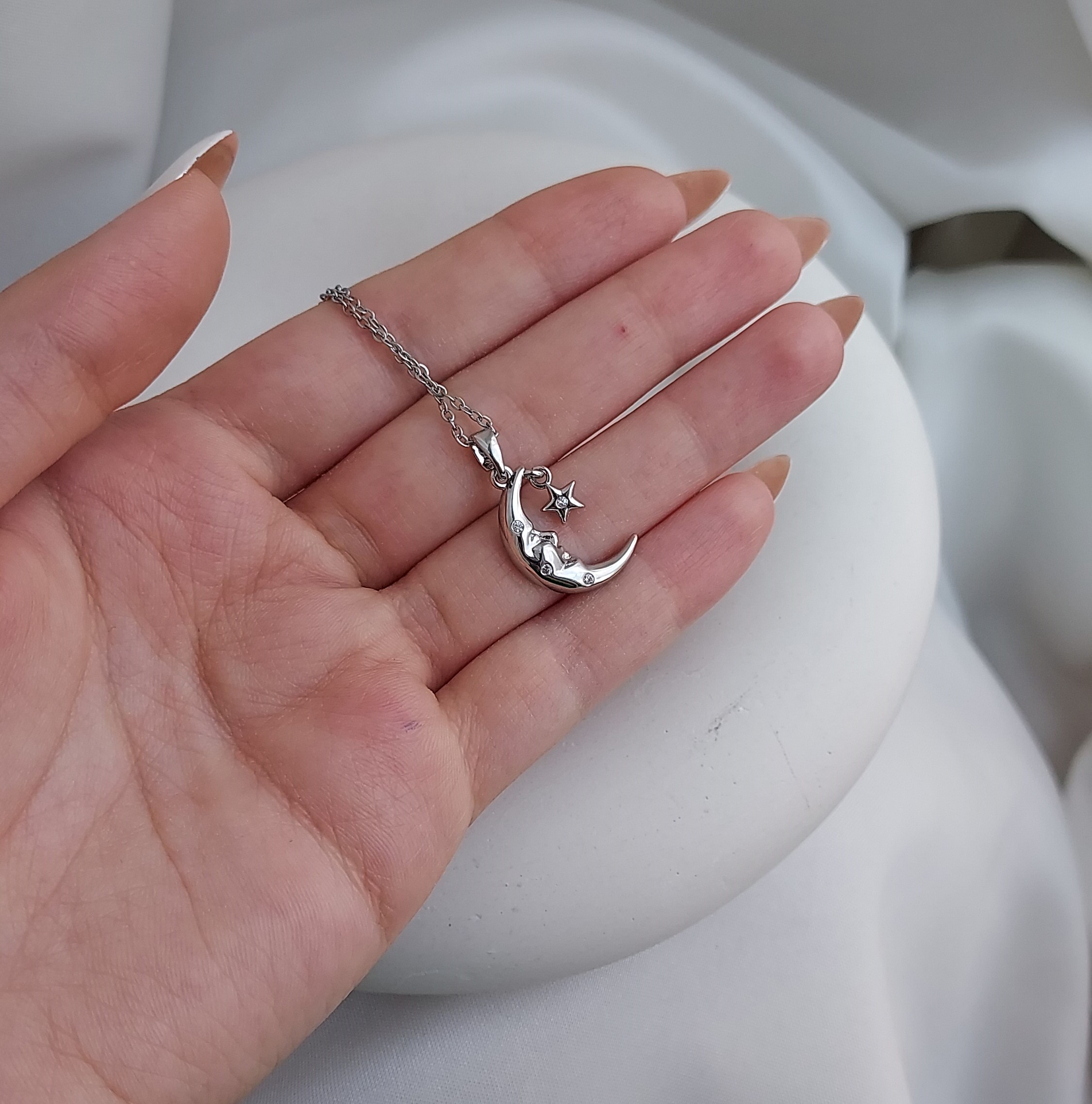 گردنبندماه