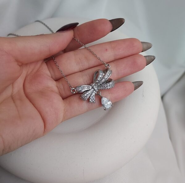 گردنبند پاپیونی نقره ایی