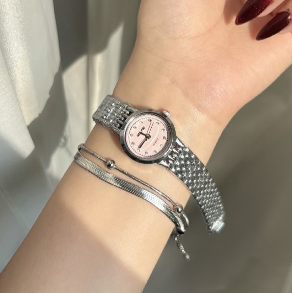 ساعت نقلی صفحه صورتی