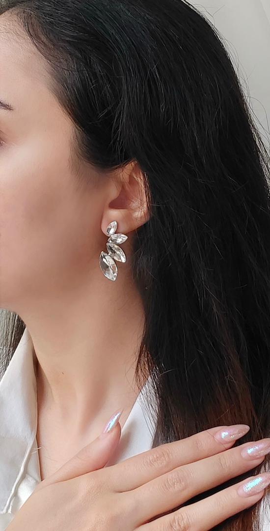 گوشواره نیمه گل سفید