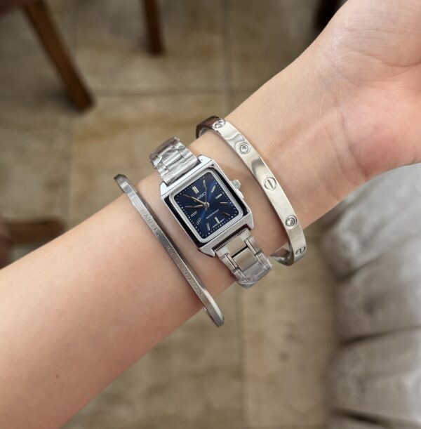 ساعت کا.سیو آبی