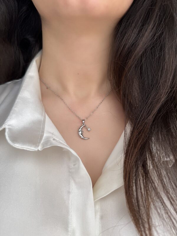 گردنبندهای نقره ایی