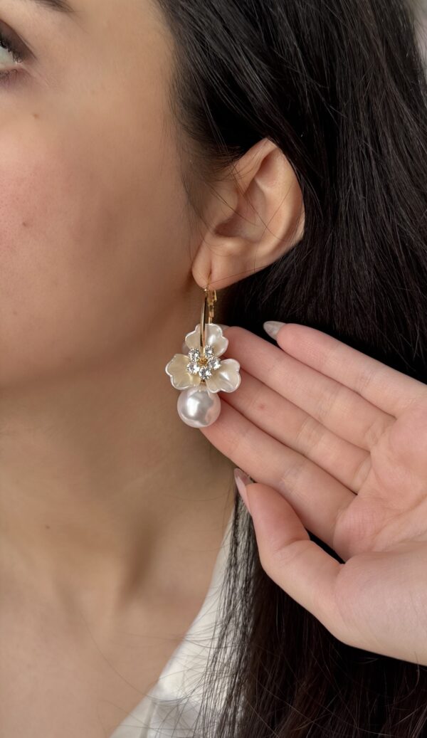 گوشواره آویزونی گل و مروارید