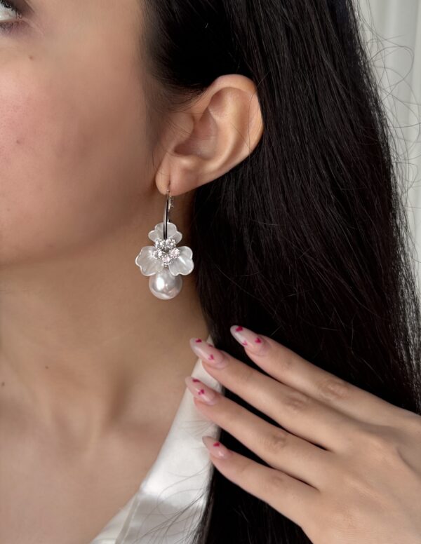 گوشواره آویزونی گل و مروارید